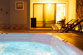 Chalé Novo - 4 quartos - 12 camas - Hidromassagem e Ar condicionado nos quartos - Cond Montserrat - 6