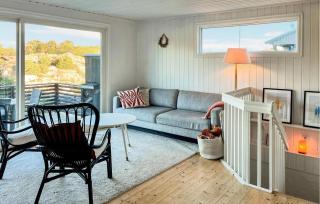 Cozy Home In Bjönni With Sauna - 8