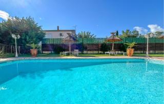 Awesome Home In Aramon With Outdoor Swimming Pool - 1