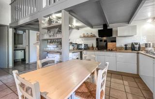 Awesome Home In Aramon With Outdoor Swimming Pool - 6