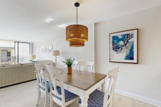 Renovated 2BR Ocean-View 2nd-Floor with Balcony - 4