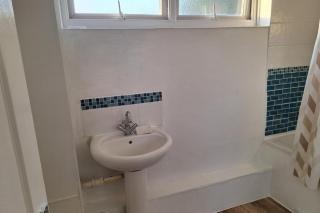 Cottage - Sleeps 4 - Parking - WiFi - 6