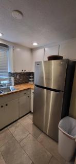 Historic District Downtown 3 Bedroom Apt with porches - 4