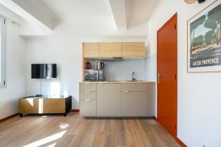 Studio climatisé plein centre ville 1er ETAGE - 3