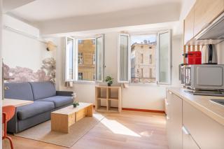 Studio climatisé plein centre ville 1er ETAGE - 1