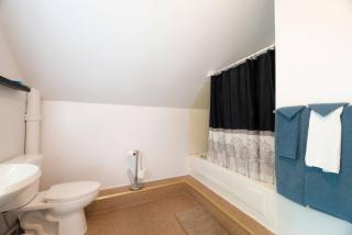 2 Bedroom Flat Across From The Hospital - 5