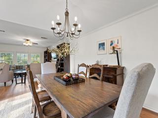North Dallas Retreat - 3 BR - Spacious Backyard - 7
