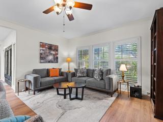 North Dallas Retreat - 3 BR - Spacious Backyard - 1