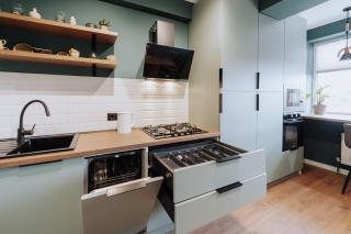 Renovated 1BR - City View - Workspace - 1