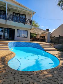Margate Sunrise Seaview Secure Home - FAMILY ONLY, NO GROUPS - 4