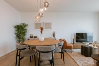 Beachfront Bliss - Stunning Sea Views & Balcony - 8