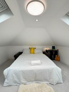 Woodpecker 4 Bed House in London - 1