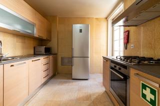 Chiado Deluxe Design 3 BR Apartment - 9