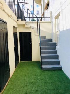 Large 4 BR Flat near Victoria Station - Great for Groups - 9