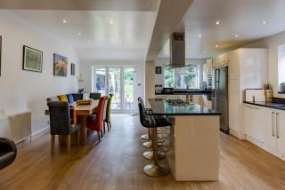 Spacious 4BR Home in Moseley Village near centre - 8