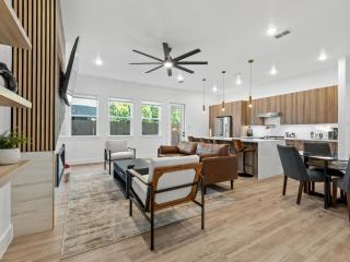 Bottom District Skyline Retreat - 6