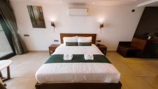 Vee Resort- The Suites of Royals - 1