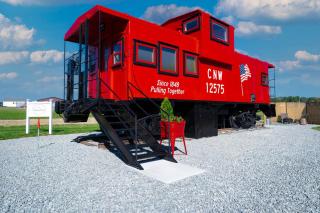 Cozy Caboose Retreat | Sleeps 4 | Fire Pit - 8