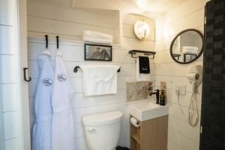Cozy Caboose Retreat | Sleeps 4 | Fire Pit - 7