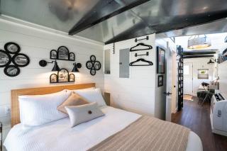 Cozy Caboose Retreat | Sleeps 4 | Fire Pit - 5