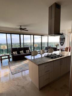 Modern condo 9 minutes from the beach - 7