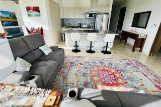 Modern condo 9 minutes from the beach - 6