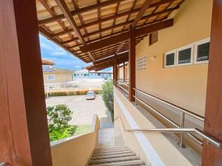 Apto no pavimento superior com 2 quartos (ambos com ar condicionado), Internet privativa 300MBPs, no condomínio Varandas da Praia a 150m da Praia de Taperapuã 1 vaga de garagem privativa. - 4