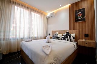Luxurious apartment with private jacuzzi - 3