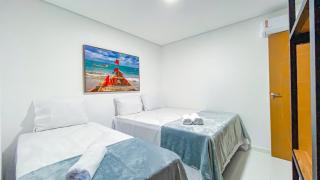 Casas Duplex todas com 3 suiítes ambas com ar condicionado, varanda, internet e churrasqueira privativa no Residencial Jardins de Taperpuã 2 codomínio a poucos metros da Praia de Taperapuã, com piscina e área gourmet. - 8