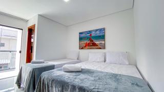 Casas Duplex todas com 3 suiítes ambas com ar condicionado, varanda, internet e churrasqueira privativa no Residencial Jardins de Taperpuã 2 codomínio a poucos metros da Praia de Taperapuã, com piscina e área gourmet. - 6