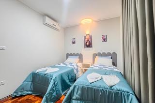 Casa completa, 3 quartos com ar e 2 vagas - 6