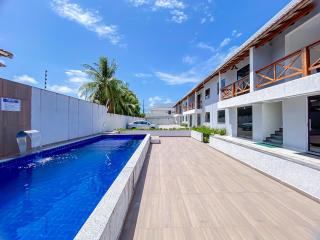 Apê pavimento superior com 2 quartos (ambos com ar), internet Privativa, próximo a praia de Taperapuã, Residencial Maria Vitoria condomínio com piscina e área gourmet - 4