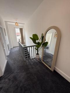 ResiLets Barnard St NEW Large 4 Bed House, Contractor Stays, Central - 7