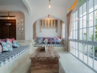 Pabuan villa, private & ethnic - 2