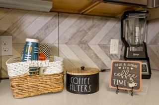 Lookout Luxe 2BR | Shuffleboard | Classy | 1GB - 1