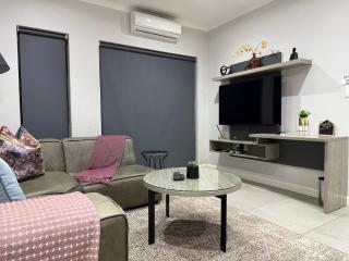 Sandton Grand 1-Bed at Middle - 9