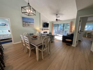 2D West Hyde Park condo - 5