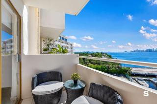 Modern Studio - Bay & Skyline Views - Free Parking - 0