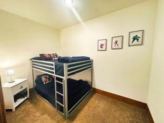 3BR King Bed Chamber Apartment at The Grand Castle - 7