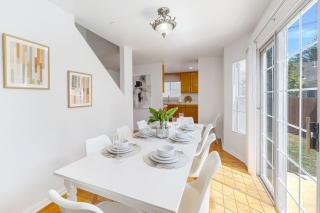 Spacious Culver City 4BR - Half Block from Amazon - 2