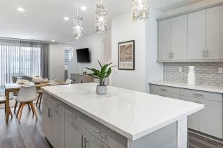 Modern Townhouse Near Disneyland & OC Beaches - 1