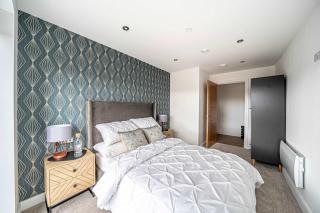 Luxury 2BR Penthouse-1, Private Terrace, City Center, Free Parking - 9