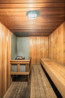 Downtown Calgary 2BR Apartment – 2 Queen Beds, Sauna, Gym, Covered Parking, Balcony - 6