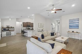 Luxury Heated Pool & Spa Fenced Yard & Beach Gear - 2