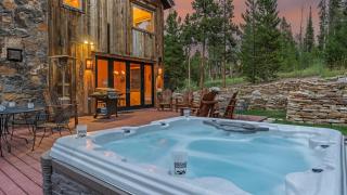 Alpenglow Peaks Lodge - 9
