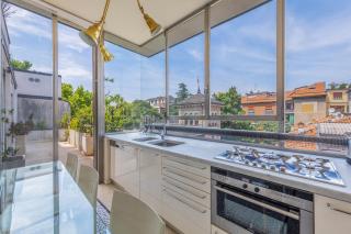 Penthouse Milan Center with Garage & Jacuzzi - 8
