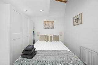 Modern 2-Bed Home in Vibrant SW9, Great Location - 4