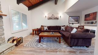 Horizons 4 Communal Rec Room & Pool - 5