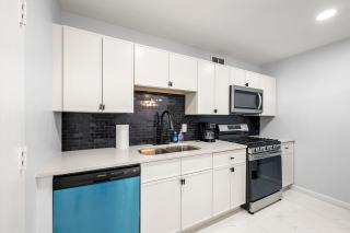 Cozy Haven 2BR Condo 2207 Near Mart- Free Parking - 7
