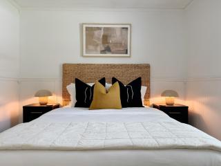 Modern Home Near Beach & City Dog Friendly - 1